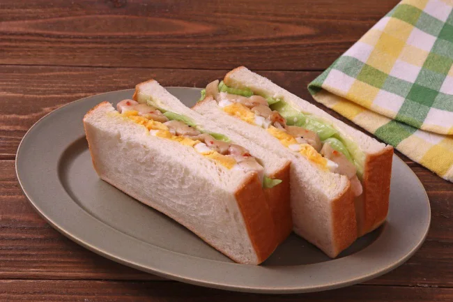 レンジで簡単!コク旨塩のふっくらチキンサンド