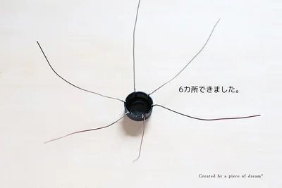 穴をあけた6カ所を同じようにワイヤーでとめる