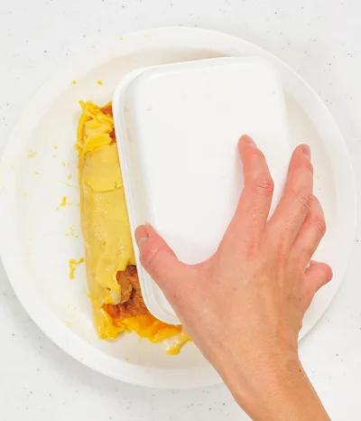 弁当箱を再びかぶせる