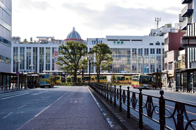 2位は平塚（神奈川県平塚市）。横浜駅まで約30分、東京駅まで約1時間で乗り換えなしでアクセスできる便利な街。