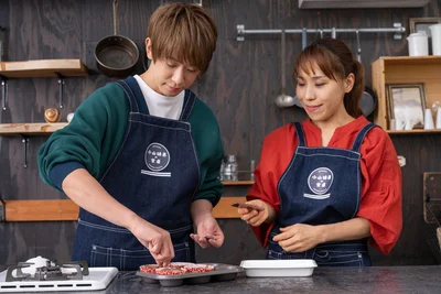 カップに入れて焼くのに、なぜショートケーキ……！？　小山さんの問いに対するみきママさんの答えは！？