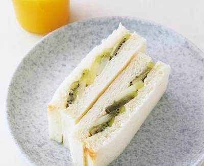 生クリーム不使用だから手軽に作れる「はちみつバターのフルーツサンド」