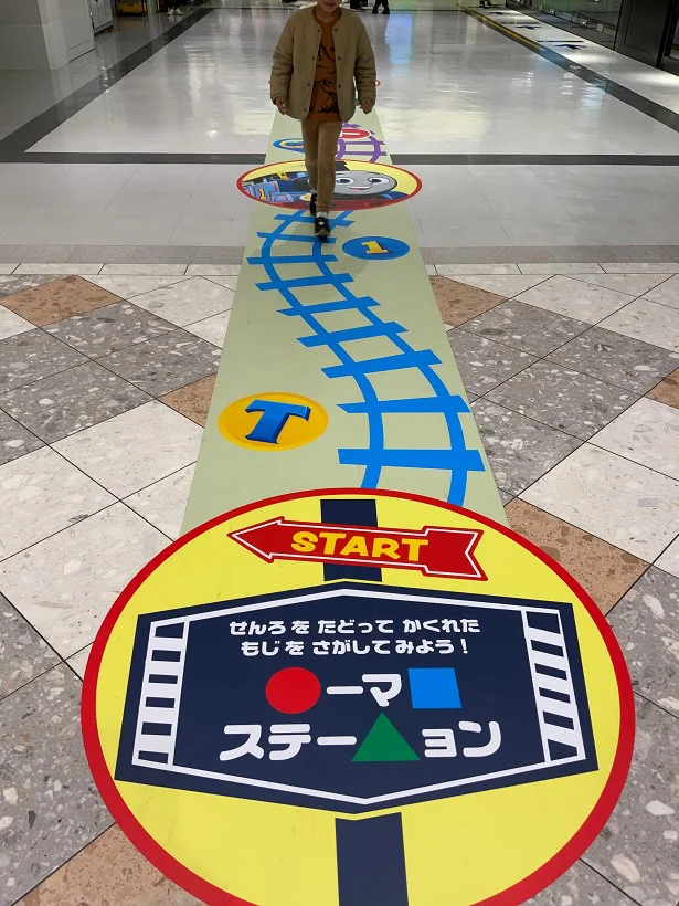 エントランスの前からトーマスの世界が広がる!