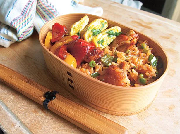 オトナになって夢が叶った！ 鶏肉を遠慮なく使用した「ごろごろチキンライス弁当」【大人気ブロガーの「東京弁当生活帖。」】（1）