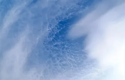蜂の巣状巻積雲