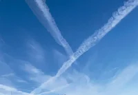 飛行機雲を観察してみよう！飛行機雲から読み解く空の様子