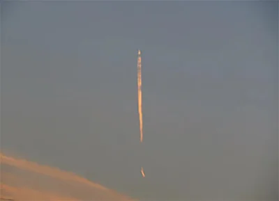 空を昇っているように見える