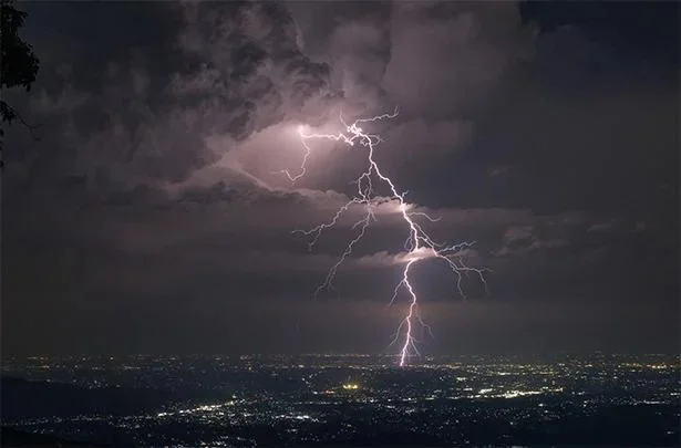落雷1回で一般家庭6か月分の電気量!?雷のエネルギーを検証／もっとすごすぎる天気の図鑑（3）