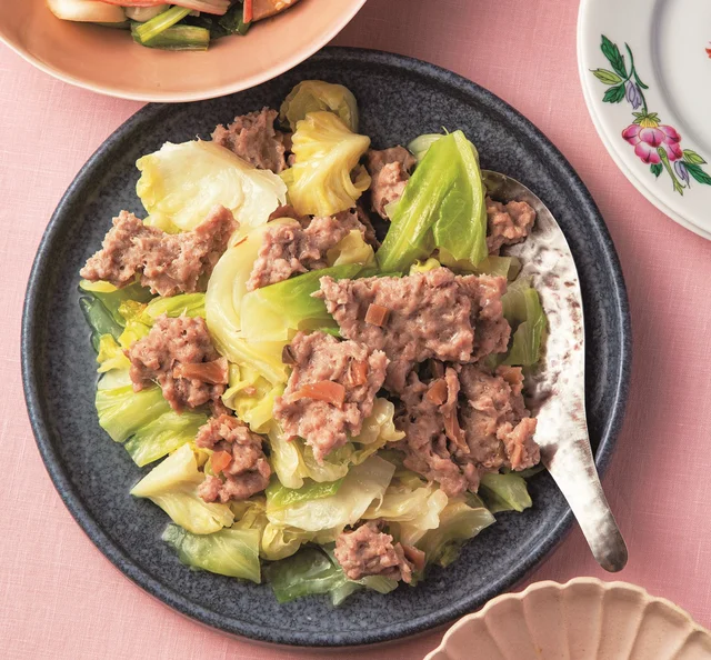火が通りやすい食材同士でパパッと完成！春キャベツ×豚ひき肉のおかず2品