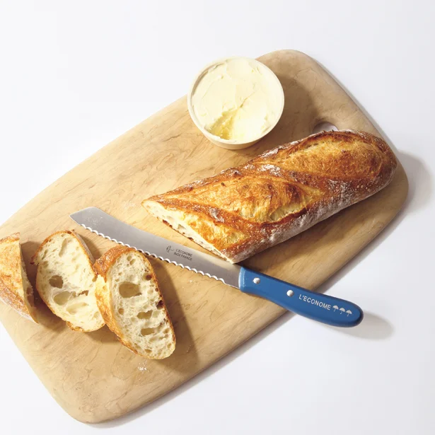 カラフルなウッドハンドルがポイントのナイフで、おいしいパンをさらにおいしくカット！