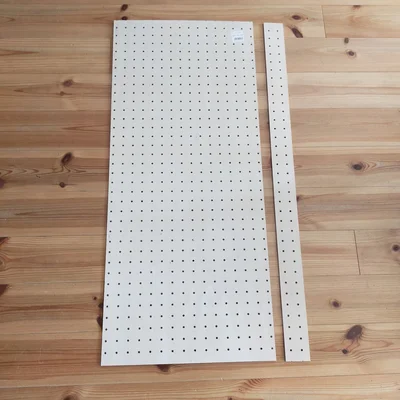 有孔ボードをホームセンターでカットをしてもらいました