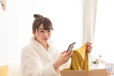気軽な気持ちで、偽物のブランド品をフリマサイトに出品すると…