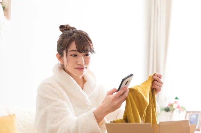 気軽な気持ちで、偽物のブランド品をフリマサイトに出品すると…