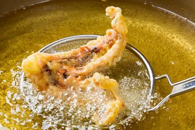 サクサクで、噛めば噛むほどうま味が出てくるゲソ天