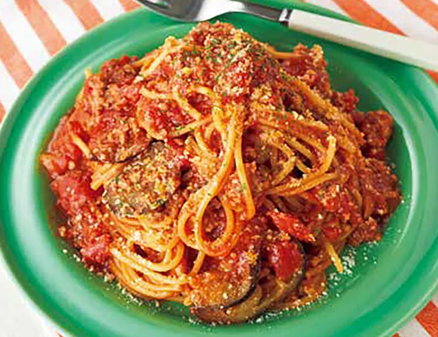 煮込まなくてOK！ 具だくさん&濃厚「ミートソースパスタ」