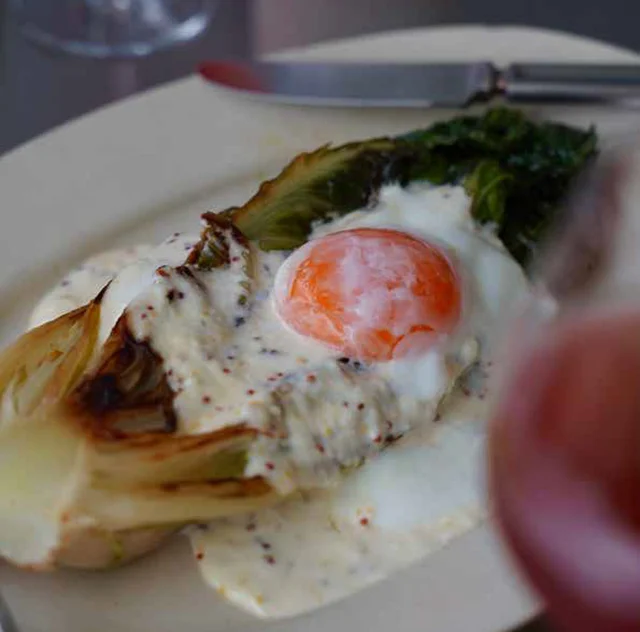 おもてなし料理にもおすすめの「グリルレタスのシーザーサラダ」／気分があがるおうち飲み（2）