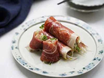 「生ハムの薬味巻き」