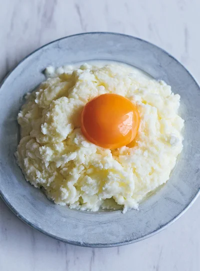 甘じょっぱい氷に卵黄のコクとまろやかさがよく合います