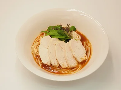 レンジでつくる鶏チャーシューでラーメン風そうめん
