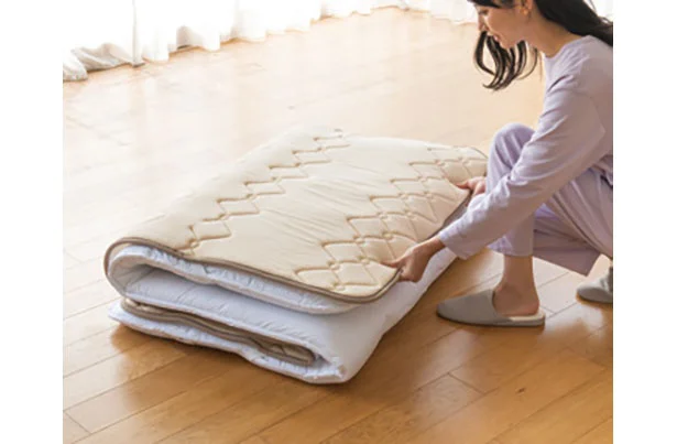 薄いので、布団ごと上げ下ろしできます。