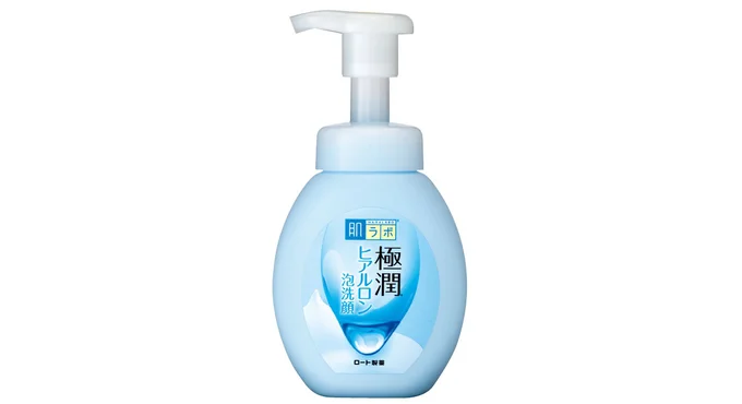 潤いを守りながら汚れだけを落とす。肌ラボ 極潤 ヒアルロン泡洗顔 160ml ¥495(編集部調べ)/ロート製薬