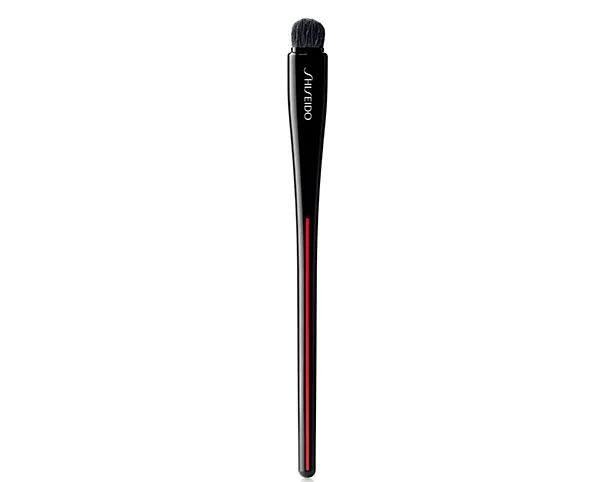 HANEN FUDE アイ シェーディング ブラシ ￥3,080／ SHISEIDO