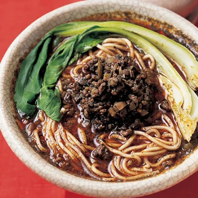 【写真を見る】辛くて香ばしい、あと引くおいしさ「黒ごま担々麺」