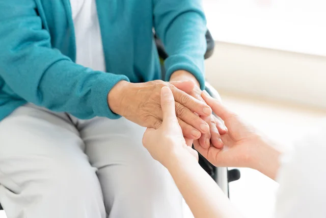 介護の仕事の経験が役に立った！40代未経験からのキャリアチェンジで活かせた3つの強み