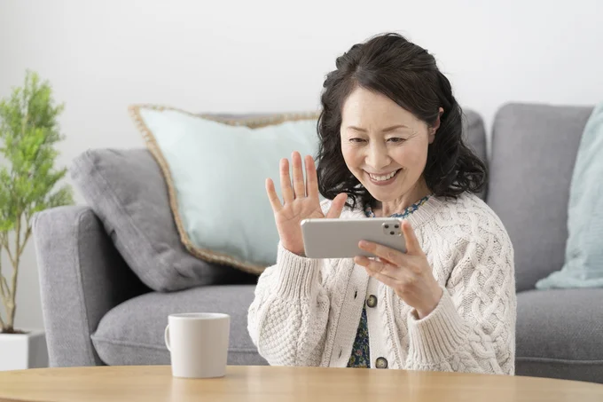 母と頻繁にコミュニケーションを取る人の方が母の日にプレゼントを贈る割合が高い