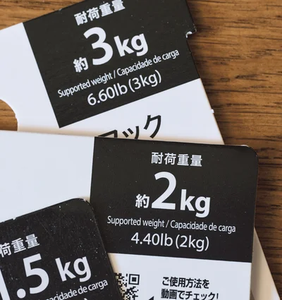 「耐荷重量約５kg」は、そのフックが約５kgまで耐えられるという意味