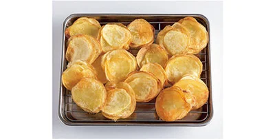 5.途中で返して両面をカラッと揚げ焼きにし、油をきる。