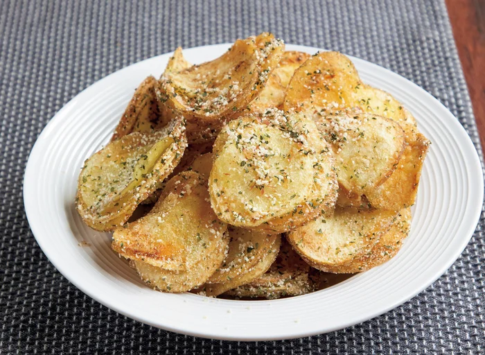 【SNSで16万超いいねの万バズレシピ！】のり塩おかかチーズ味の「サクッもちポテチ」