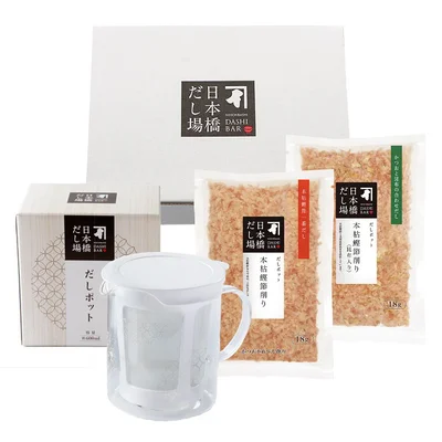 電子レンジで本格的なだしがひけるだしポットと専用の削りぶし2種のセットをギフトボックスに詰めた「だしポットギフトセット」