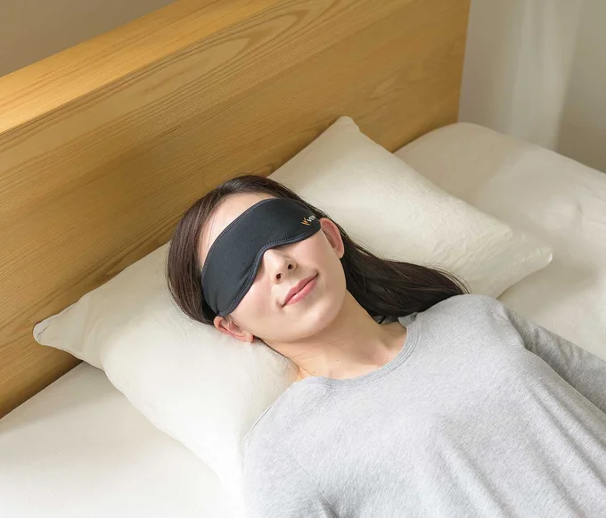 目を休め、上質な眠りに誘うマスク