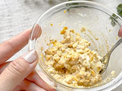 レンジで加熱した卵を潰し、Aを混ぜる▶具材ができたら仕上げはどうする？（⇒次へ）