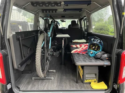 本格アウトドア派向けの車中泊車「キャラバン マルチベッド」
