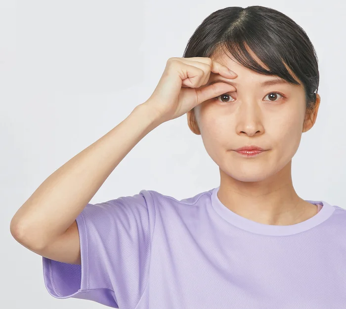 目の疲れを感じやすい人へ。眉毛周辺のこりをほぐせば、顔全体のしわやたるみに効果的