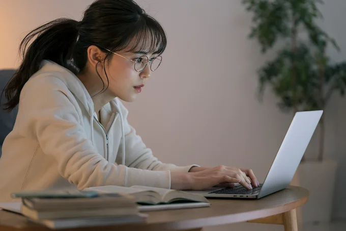 ココナラは自分で営業活動しなくても見つけた人が声をかけてくれるので、待ちの営業としておすすめです。