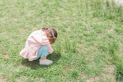 公園で遊んでいるときに拗ねてしゃがみこんでしまった子ども。帰宅したいときは…