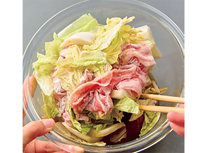 片栗粉を加えたら、全体をよく混ぜるのがポイント