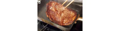 焼き色を確認して裏返す