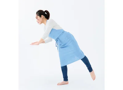 【POINT2】体がよじれないよう左右の腰骨は平行に