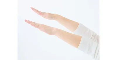 【POINT2】指先までピンと伸ばす。腕を引くときのコツもチェック！▶︎次の画像へ