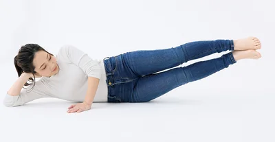 気になる腰まわりの浮き輪肉を撲滅！にーよん式ダイエット「寝ながら筋トレ」