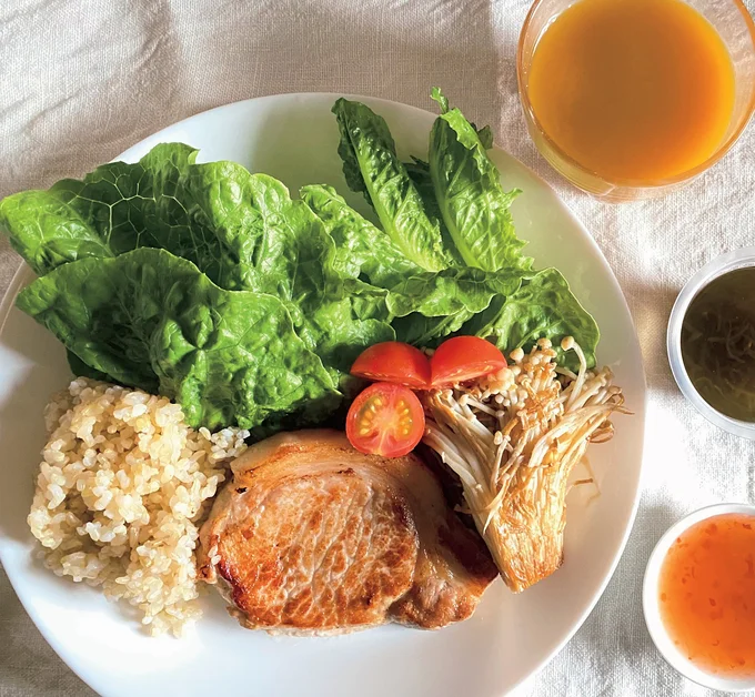 昼は「豚ステーキ たっぷり野菜添え」