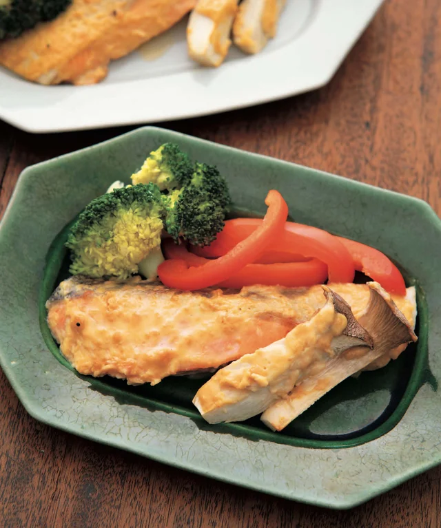 肉も魚もしっとりジューシー！ みそヨーグルトで漬け込む腸活おかず3品 