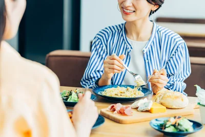 同年代の友達からとは共に励まし合い　歳の離れた先輩方からは生き方を学ぶ