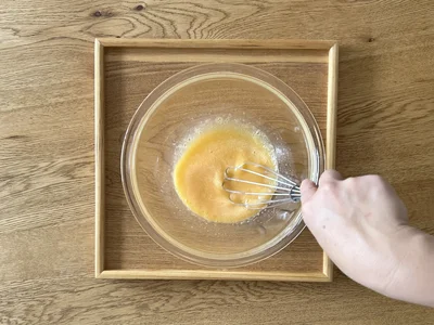 材料を加えるたび、しっかり混ぜる