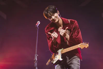 推しのソンジェ。4人組バンドのボーカルとして活躍している