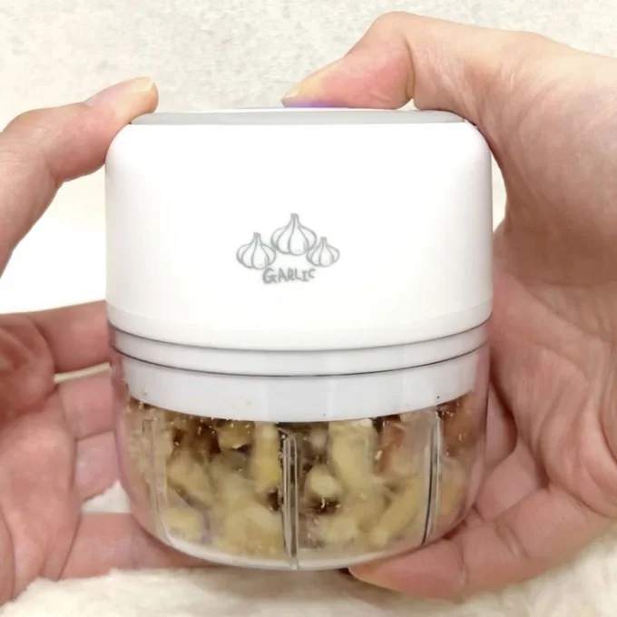 食材を入れて上部にあるボタン押すだけ!